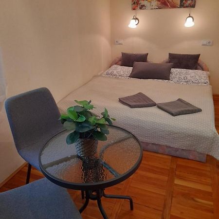Zöld Sziget Apartmanlakás Eger Esterno foto